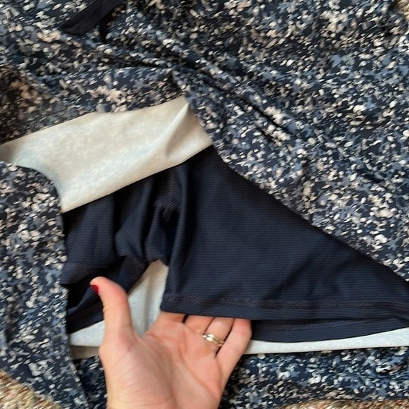 Athleta Farallon Short Size 6 - Picture 3 of 6